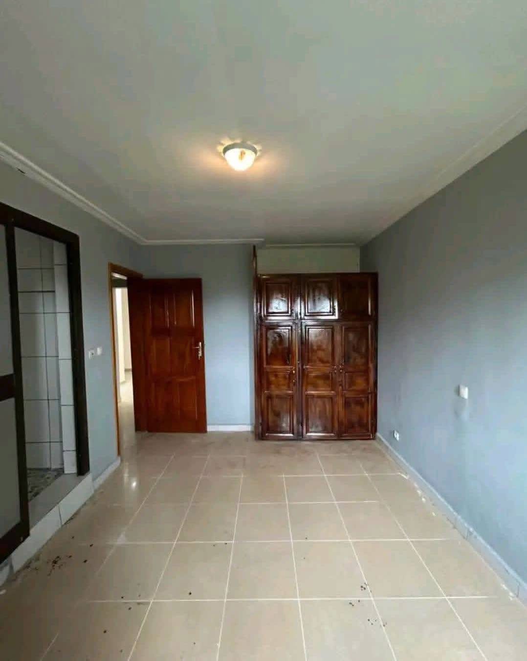 APPARTEMENT HAUT STANDING À LOUER À BONADIWOTO GRAND MALL