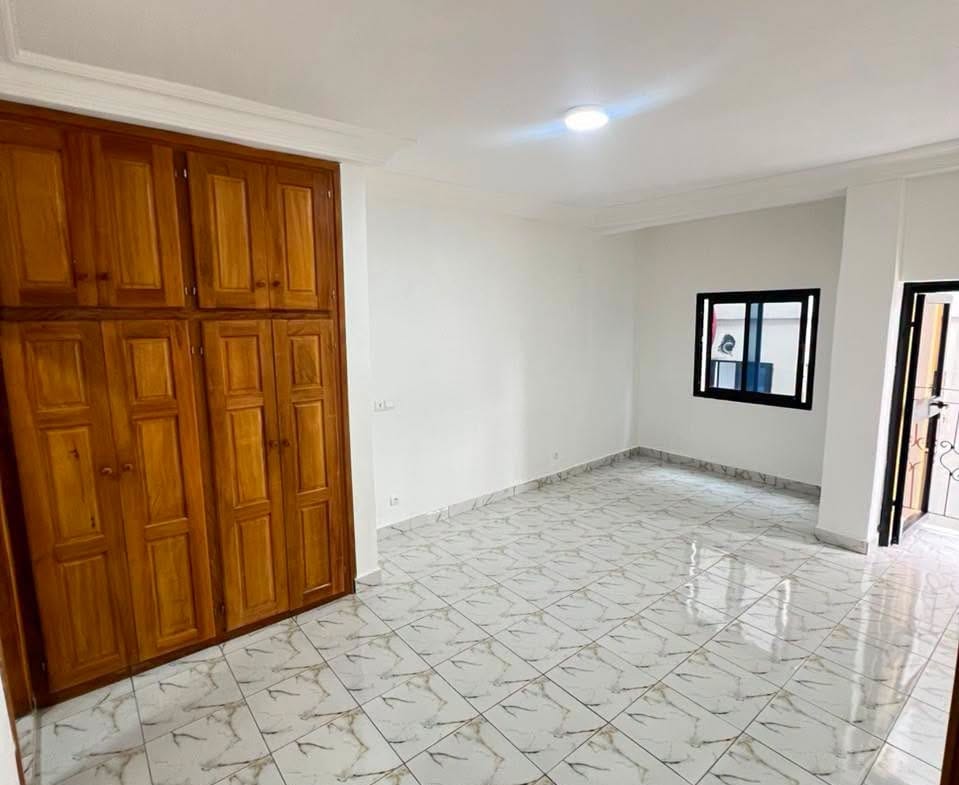 Appartement nouvellement construit à louer à Douala Kotto