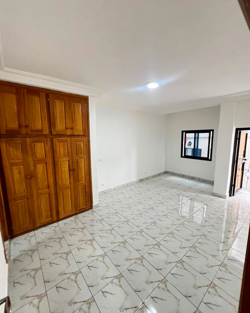 BKI_appart_kotto_220926_chb1 Appartement nouvellement construit à louer à Douala Kotto