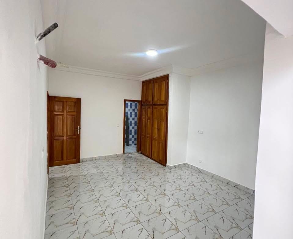 Appartement nouvellement construit à louer à Douala Kotto