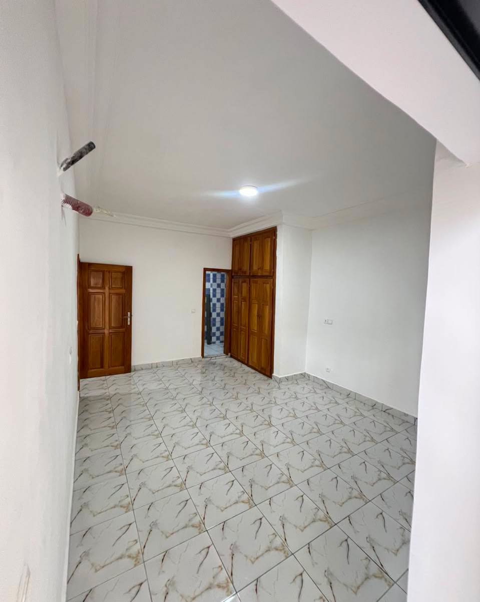 BKI_appart_kotto_220926_chb2 Appartement nouvellement construit à louer à Douala Kotto