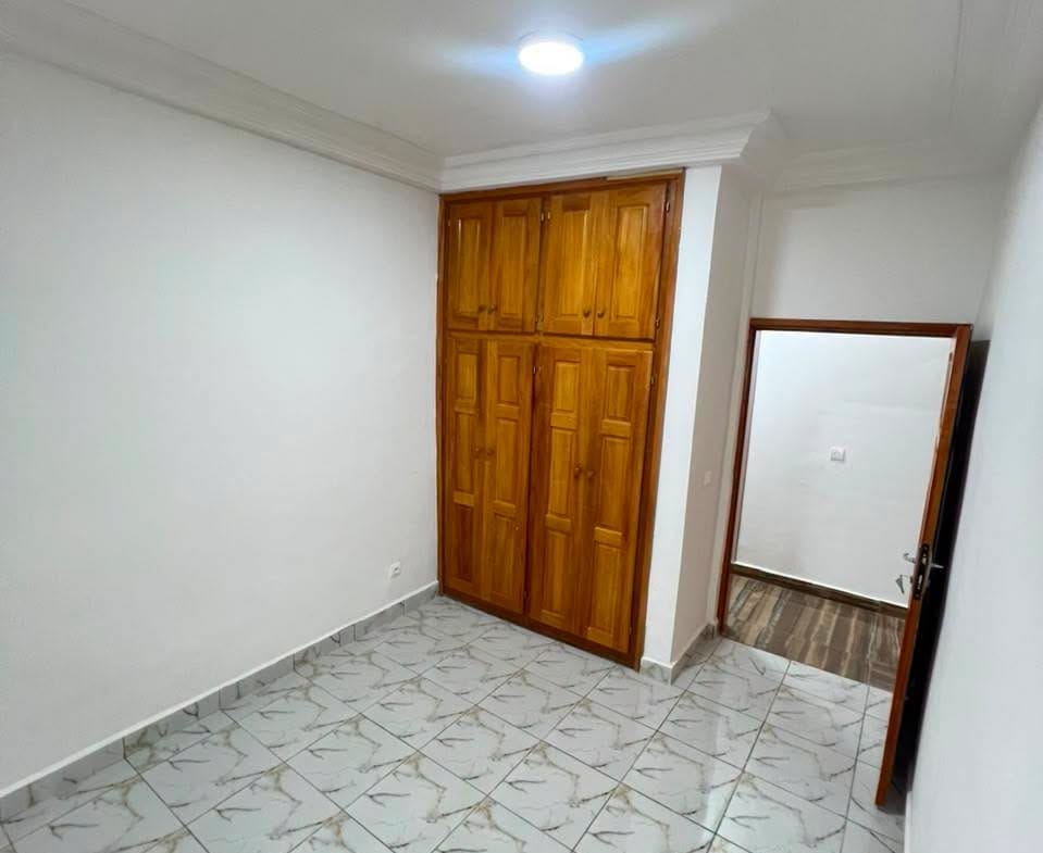 Appartement nouvellement construit à louer à Douala Kotto