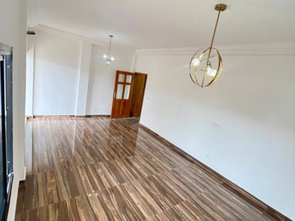 Appartement nouvellement construit à louer à Douala Kotto