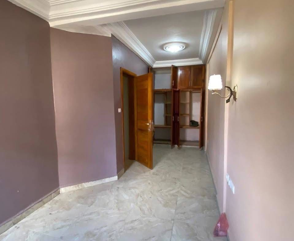 Studio haut standing neuf à louer à Douala Logpom Andem