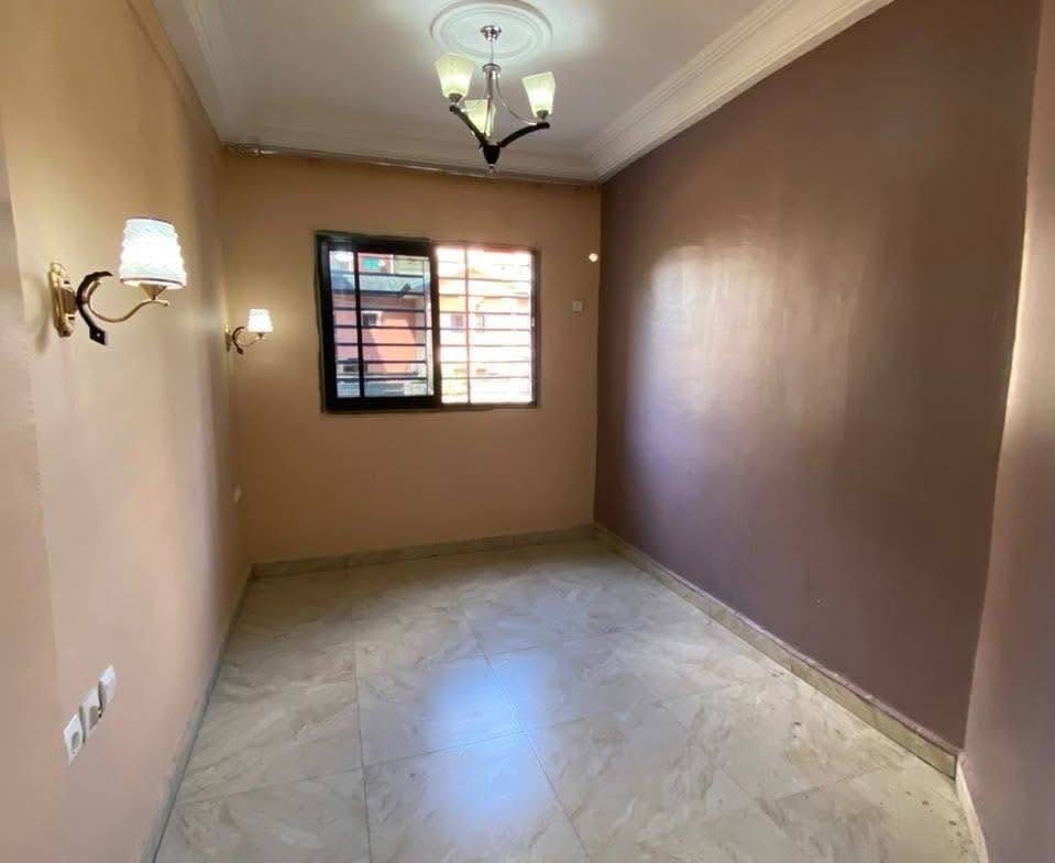 Studio haut standing neuf à louer à Douala Logpom Andem
