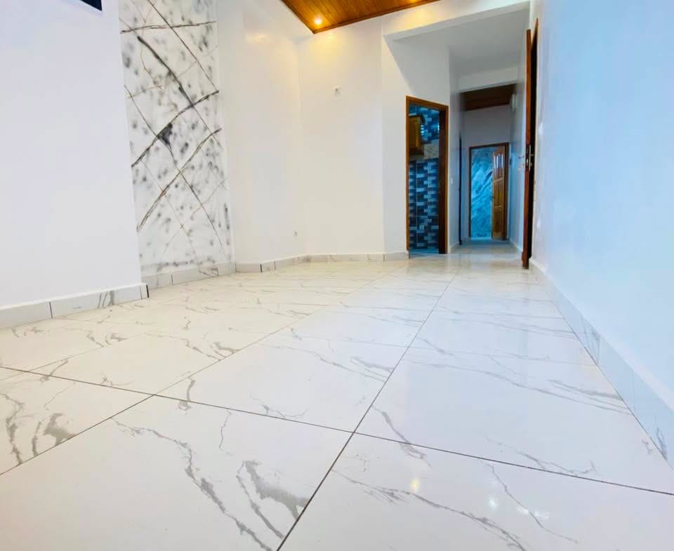 Grand studio moderne bon standing à louer à Douala Bonamoussadi
