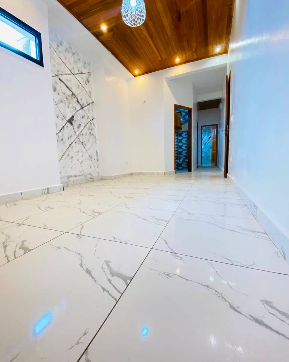 Grand studio moderne bon standing à louer à Douala Bonamoussadi