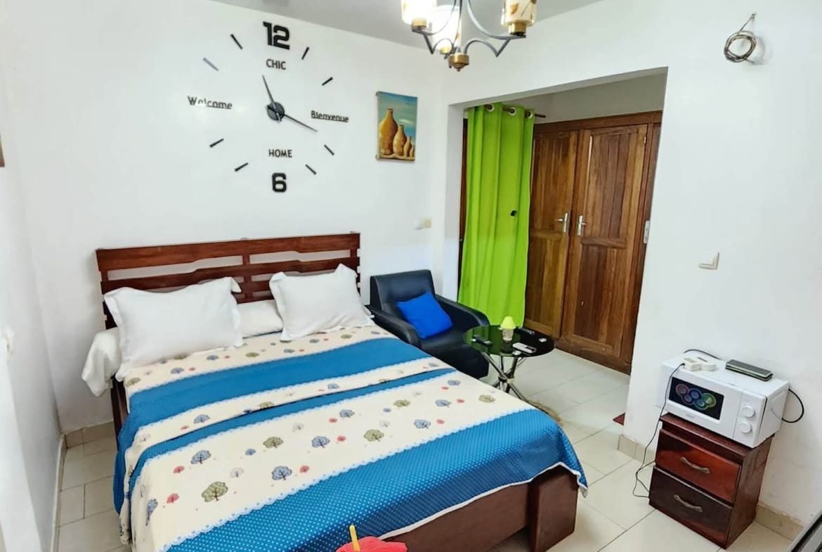 Chambre meubée située à Biyem-Assi Carrefour Scalom