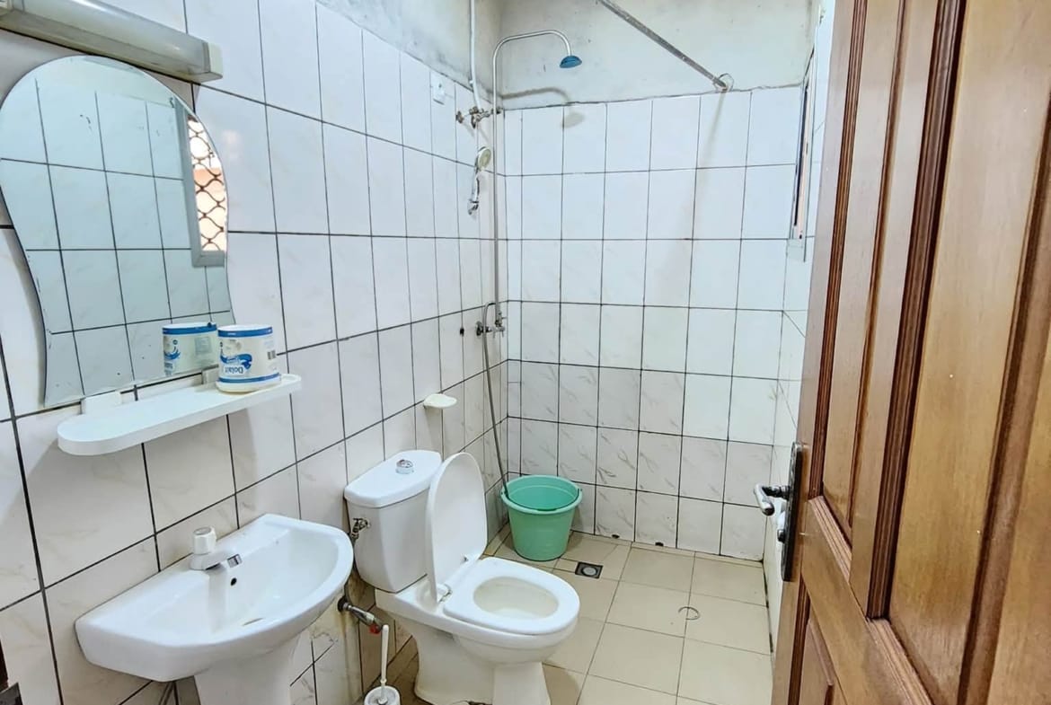 Chambre meubée située à Biyem-Assi Carrefour Scalom