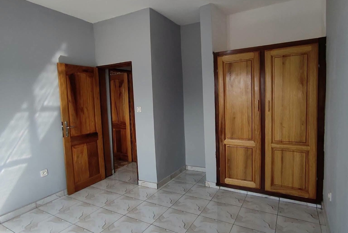 Superbe studio moderne à Simbock Eloumdem, Yaoundé