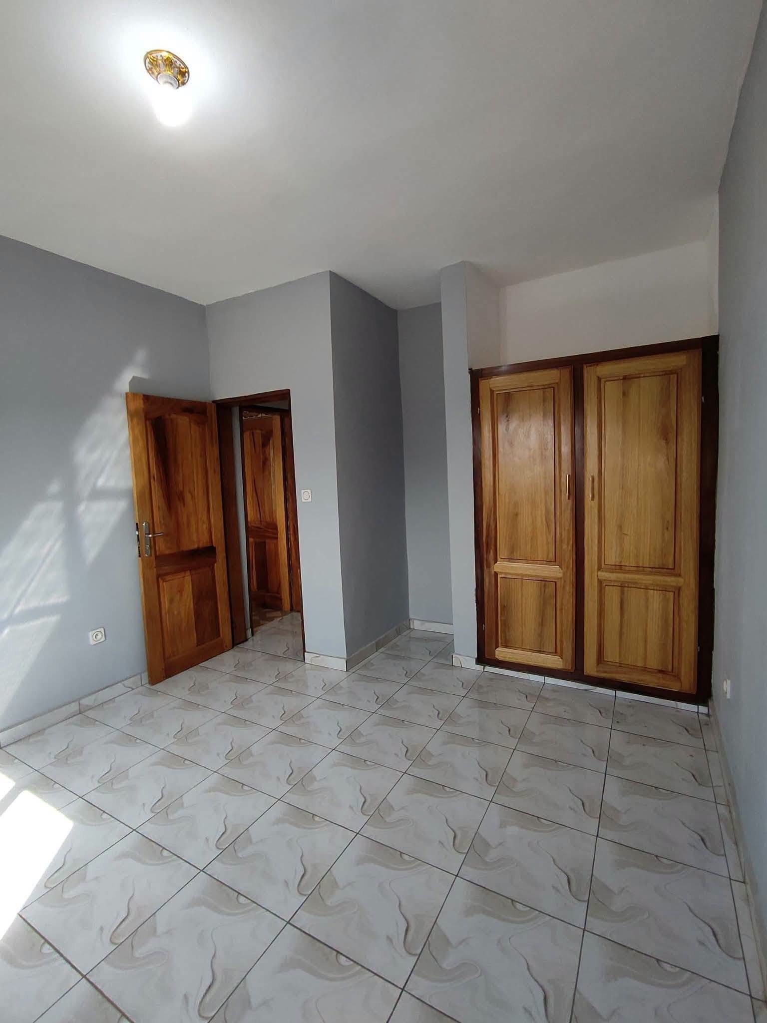 Superbe studio moderne à Simbock Eloumdem, Yaoundé
