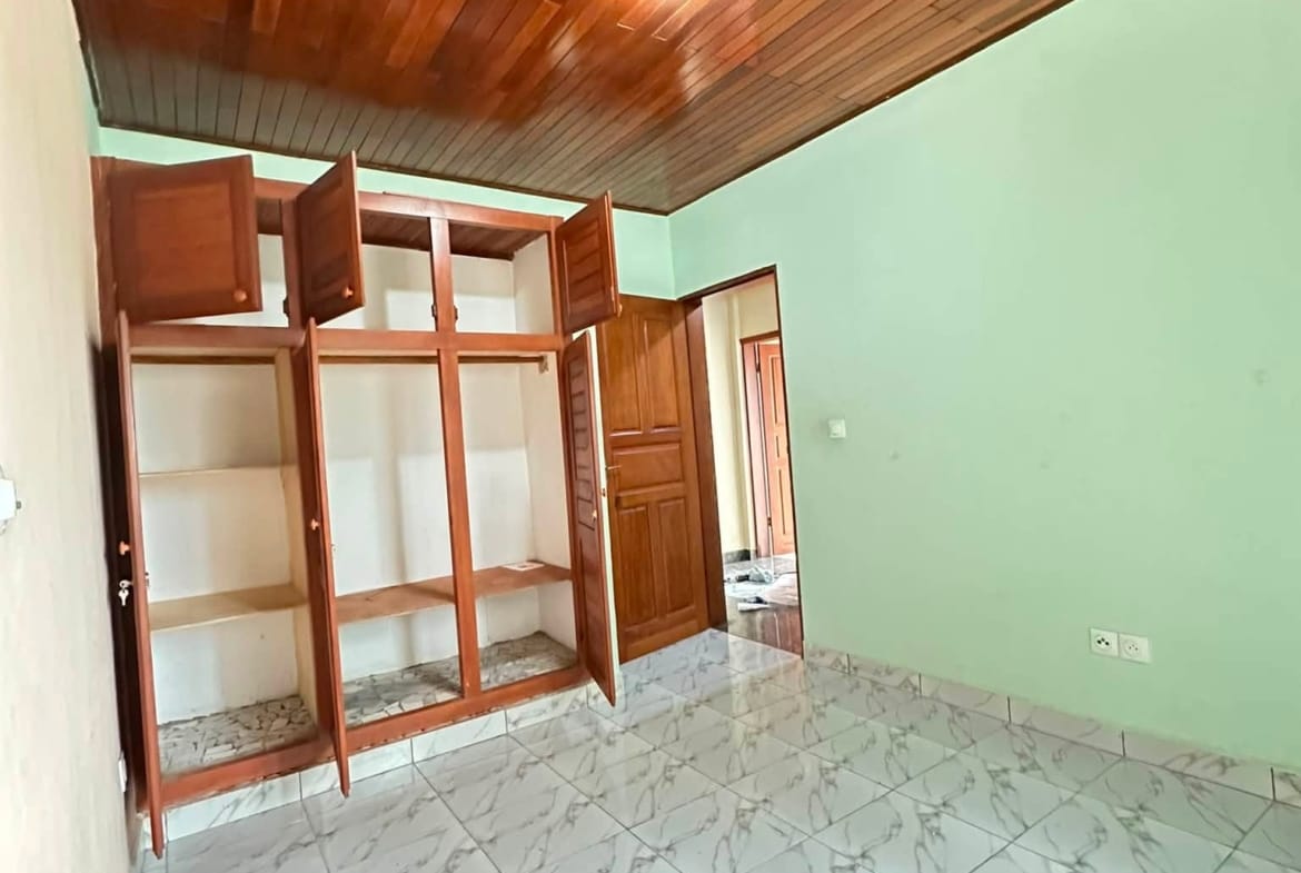 Appartement 3 chambres avec clim, Douala Yassa