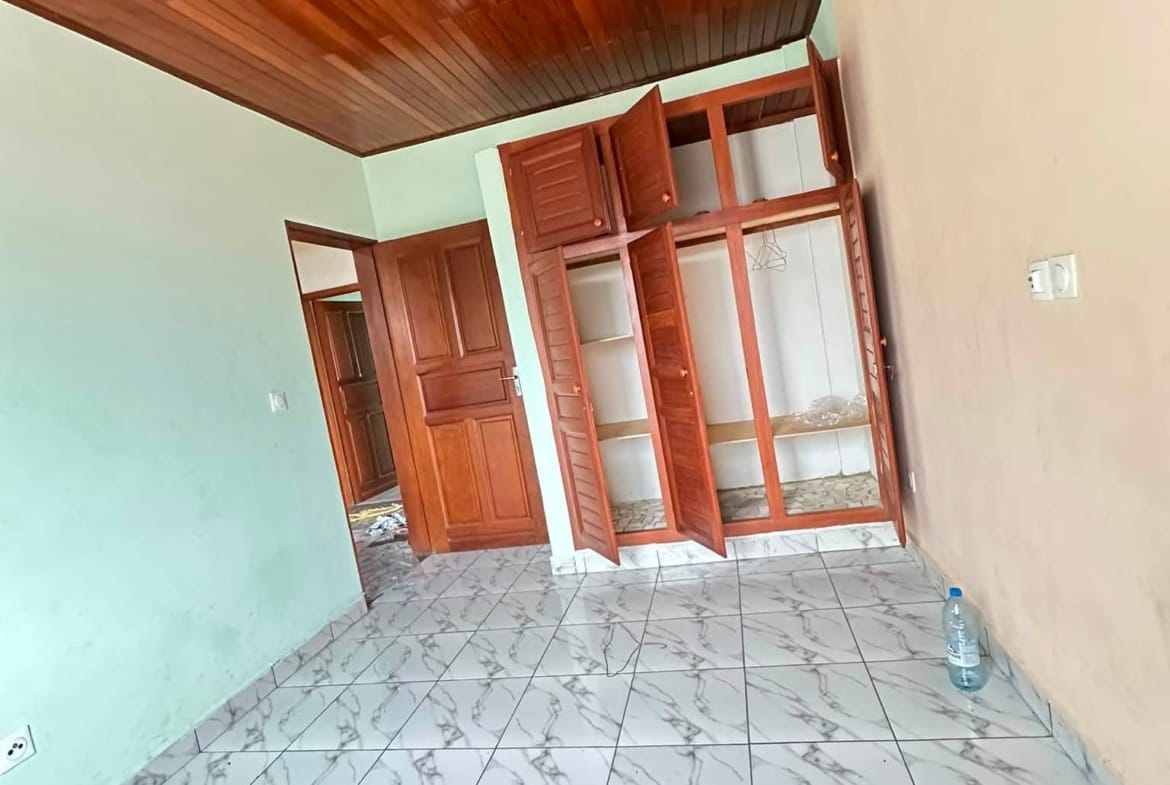 Appartement 3 chambres avec clim, Douala Yassa
