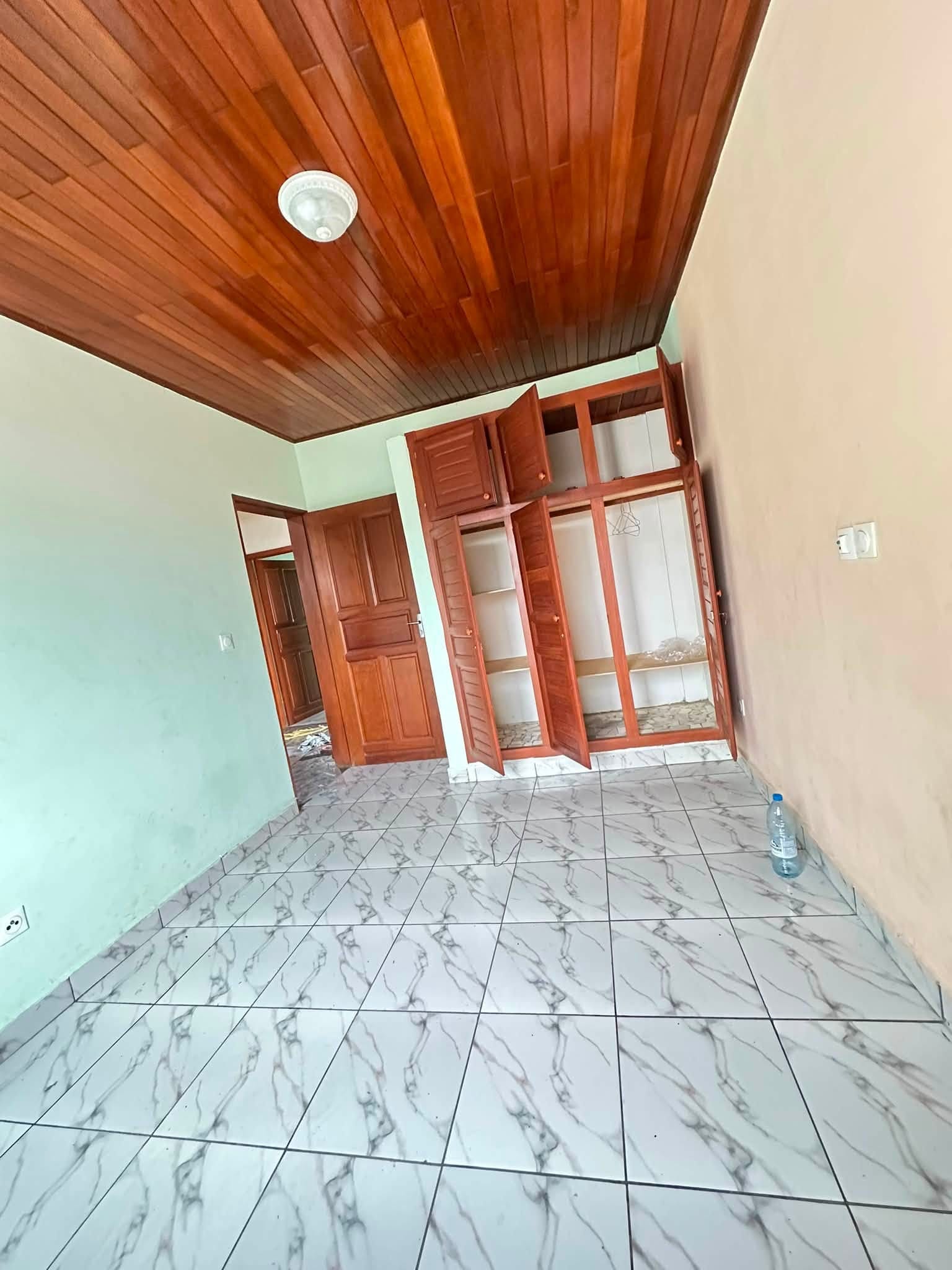 Appartement 3 chambres avec clim, Douala Yassa