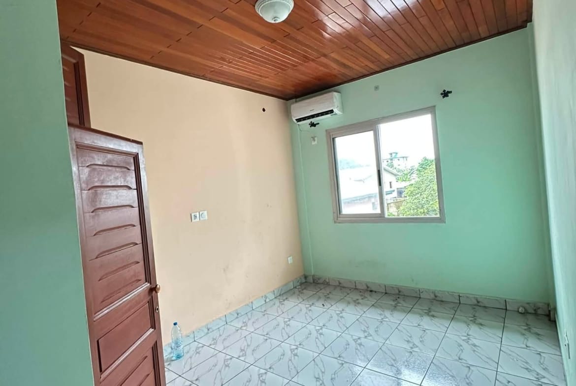 Appartement 3 chambres avec clim, Douala Yassa
