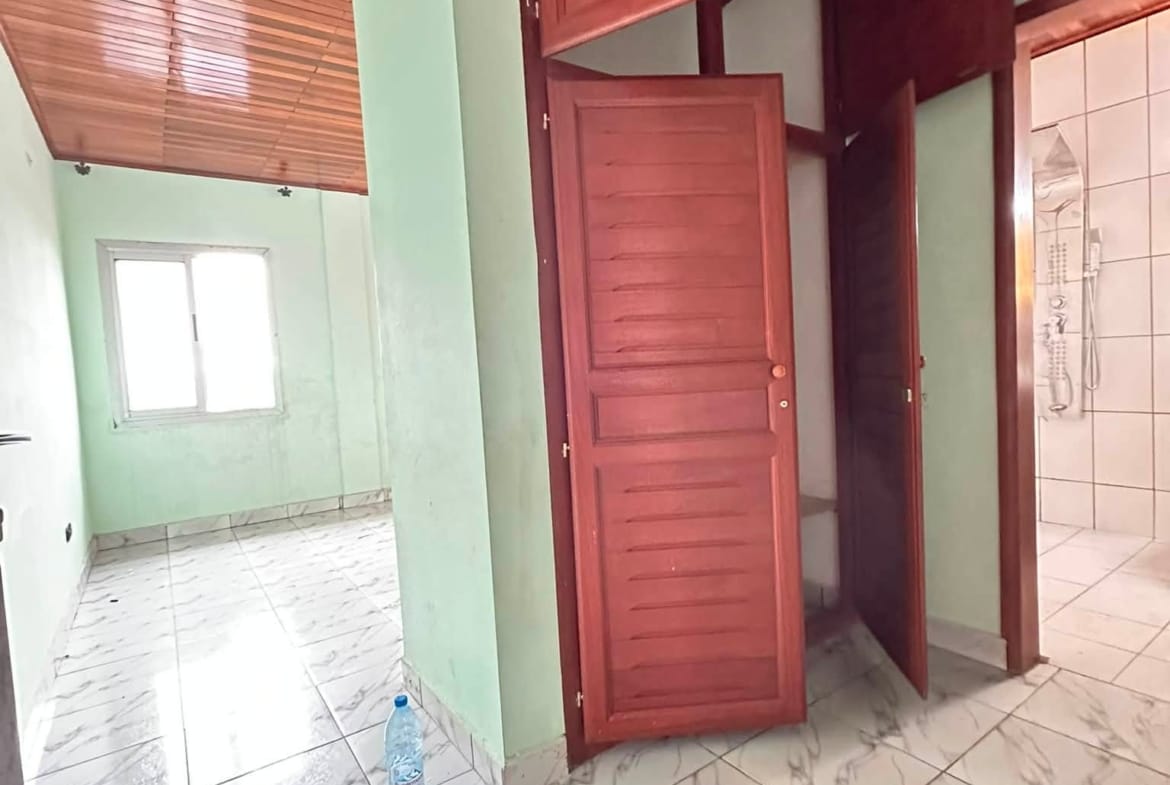 Appartement 3 chambres avec clim, Douala Yassa