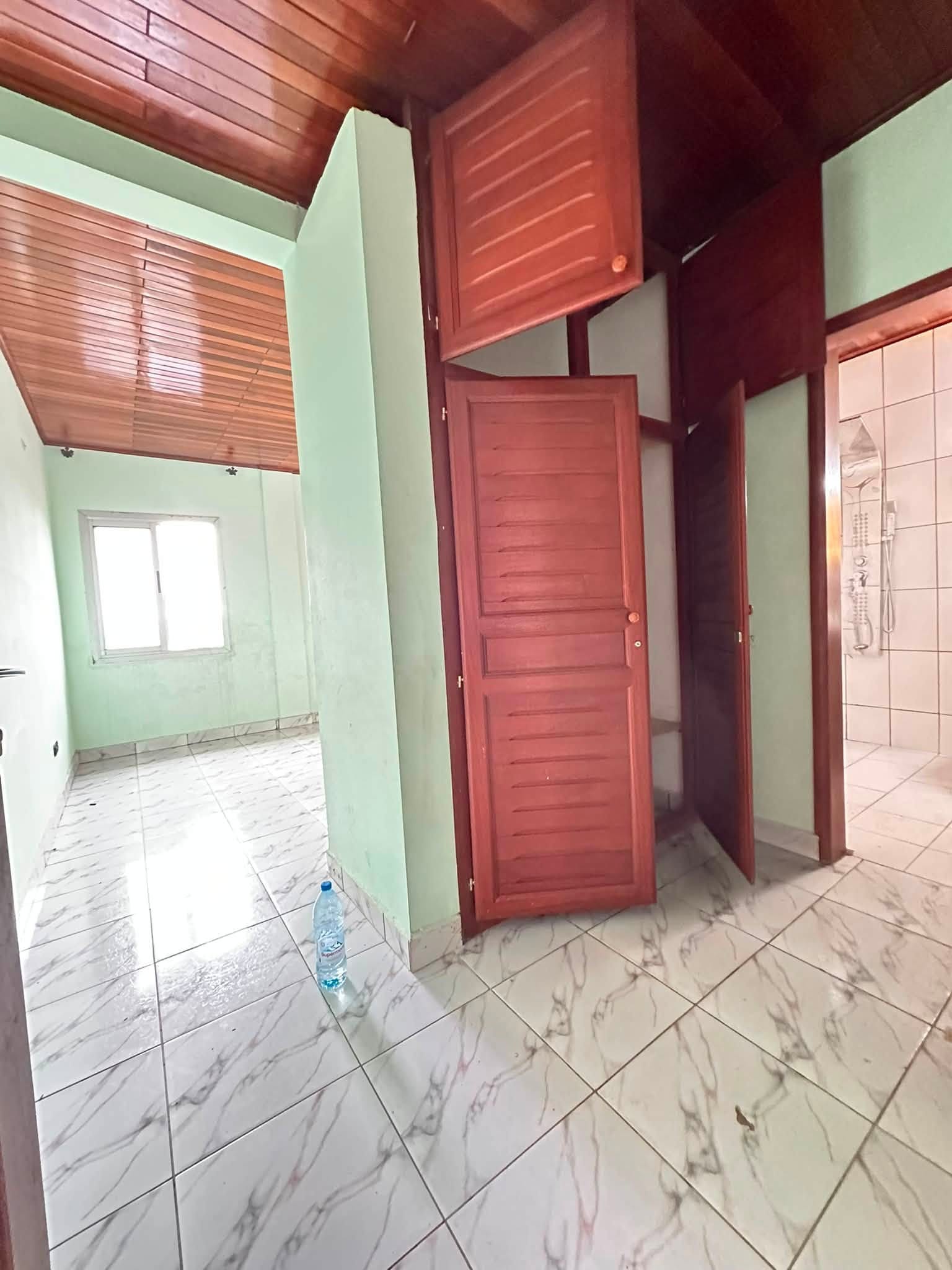 Appartement 3 chambres avec clim, Douala Yassa