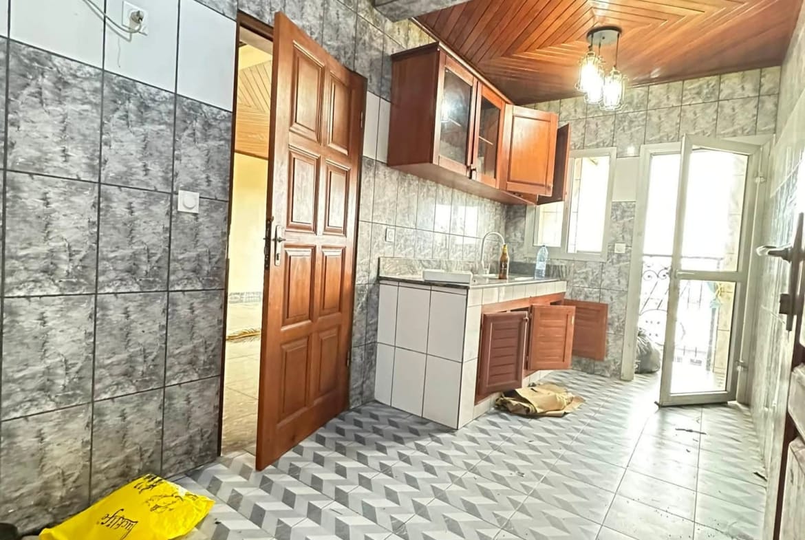 Appartement 3 chambres avec clim, Douala Yassa