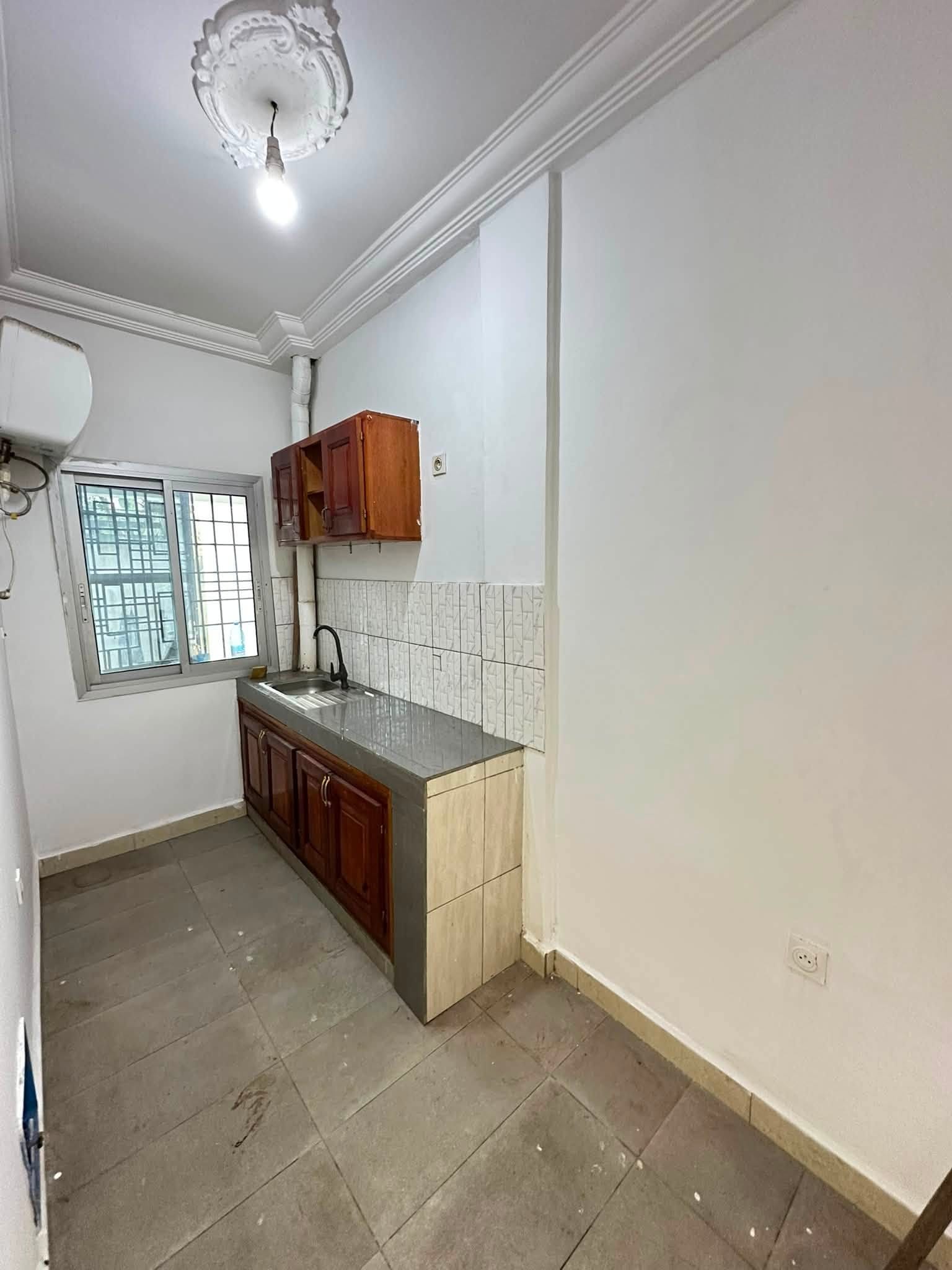 Beau studio climatisé à Douala Yassa 70000fcfa
