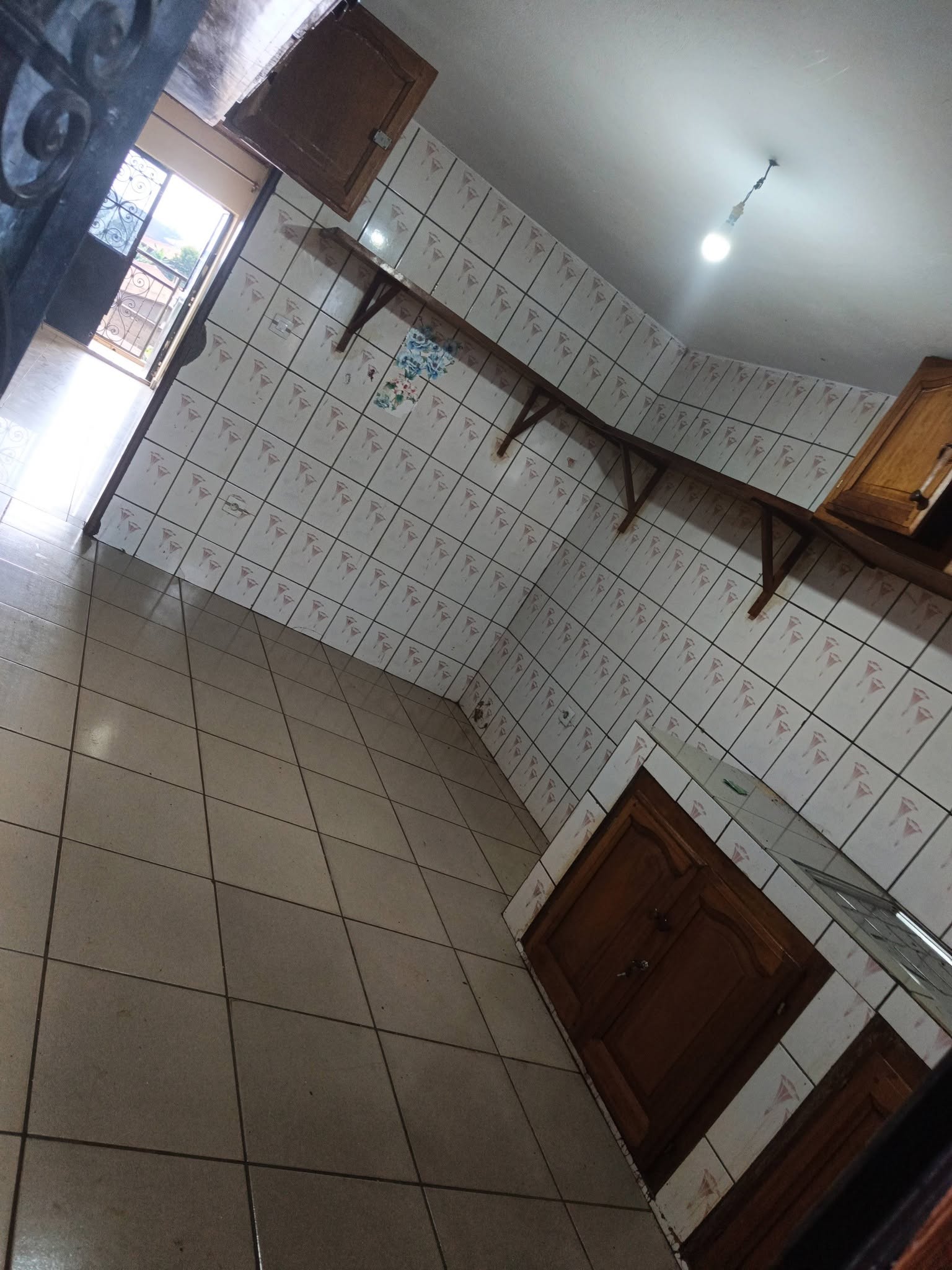 MGS_appart_baf_300926_csn2 APPARTEMENT TRÈS PROPRE À LOUER MADELON BAFOUSSAM