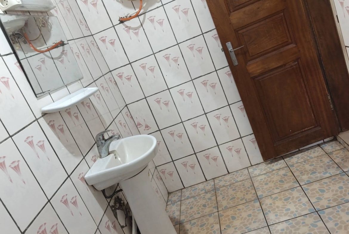 APPARTEMENT TRÈS PROPRE À LOUER MADELON BAFOUSSAM