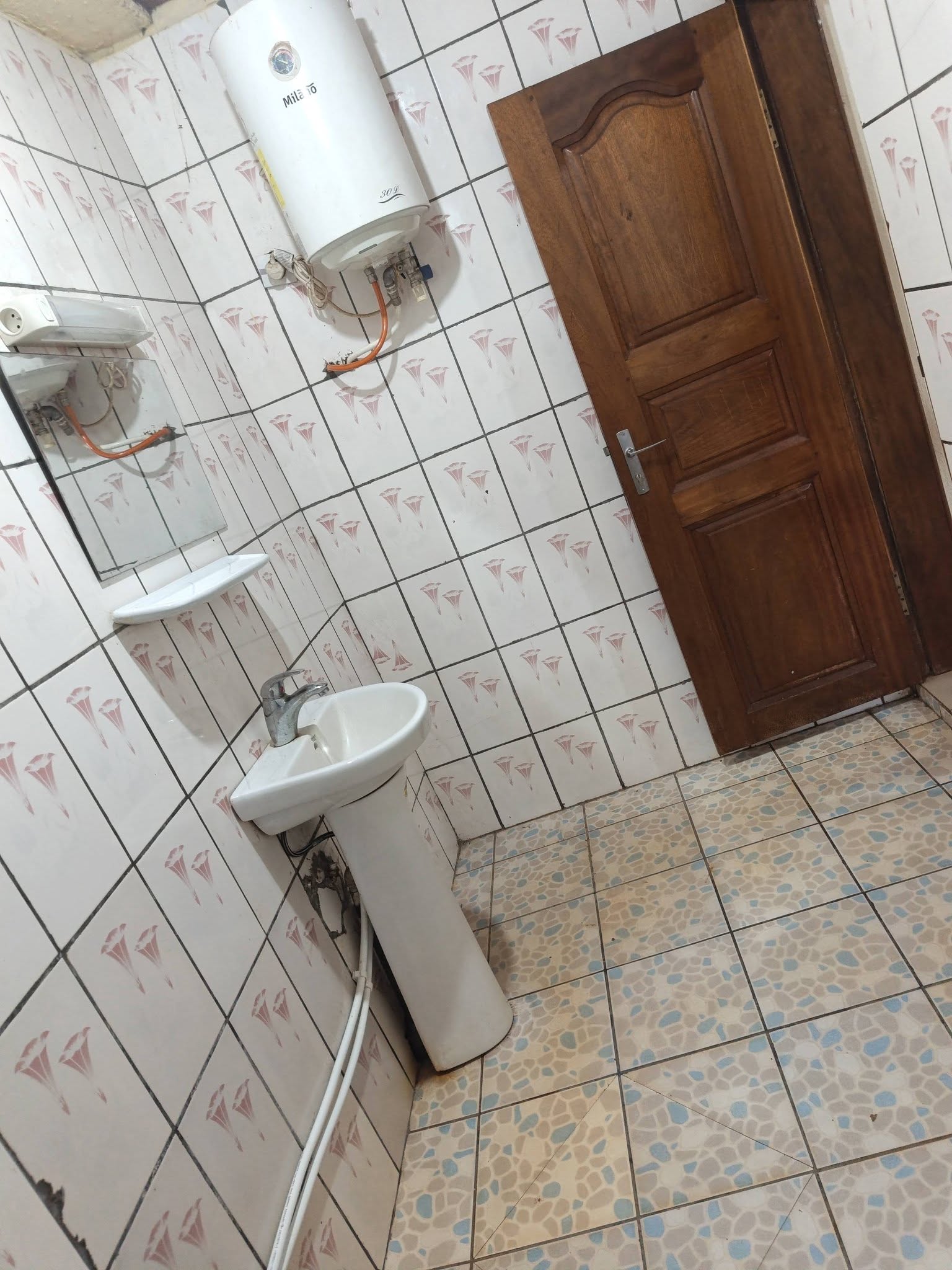 MGS_appart_baf_300926_dch2 APPARTEMENT TRÈS PROPRE À LOUER MADELON BAFOUSSAM