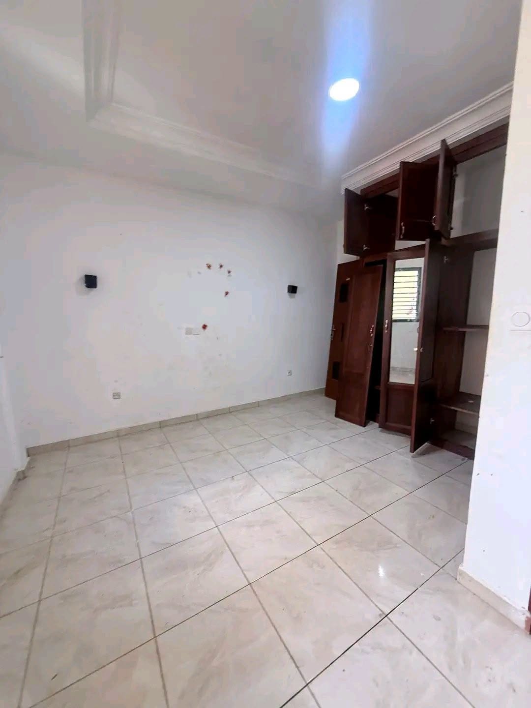 Appartement haut standing 2 chambres à louer à Yaoundé Nkolfoulou