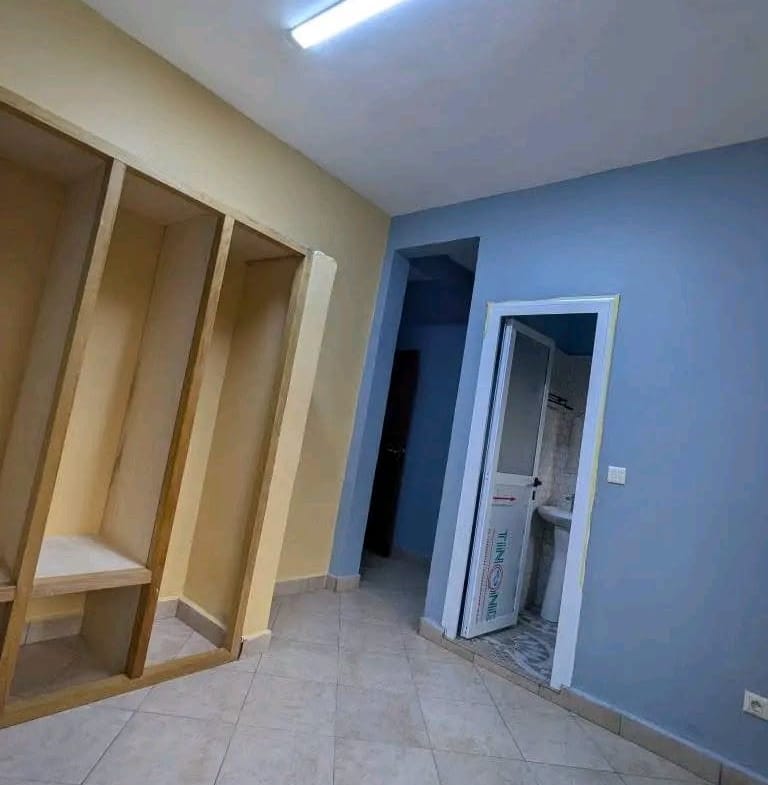 APPARTEMENT MODERNE NEUF À NKOLNDA MAETUR YAOUNDÉ