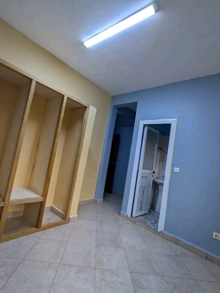 APPARTEMENT MODERNE NEUF À NKOLNDA MAETUR YAOUNDÉ