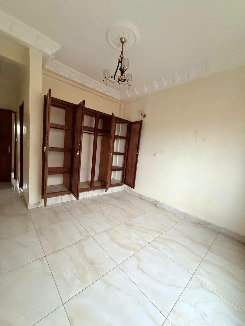 Appartement haut standing 3 chambres à louer à Fougerolles, Yaoundé