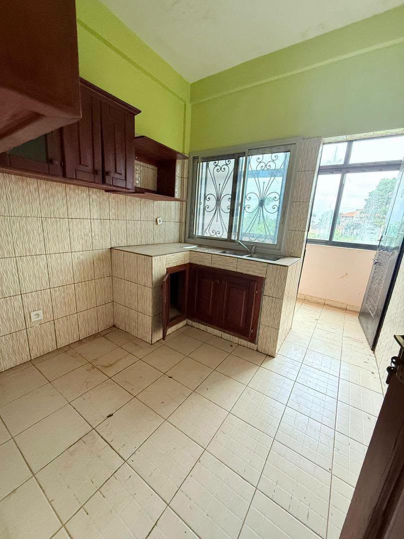 Appartement haut standing 3 chambres à louer à Fougerolles, Yaoundé