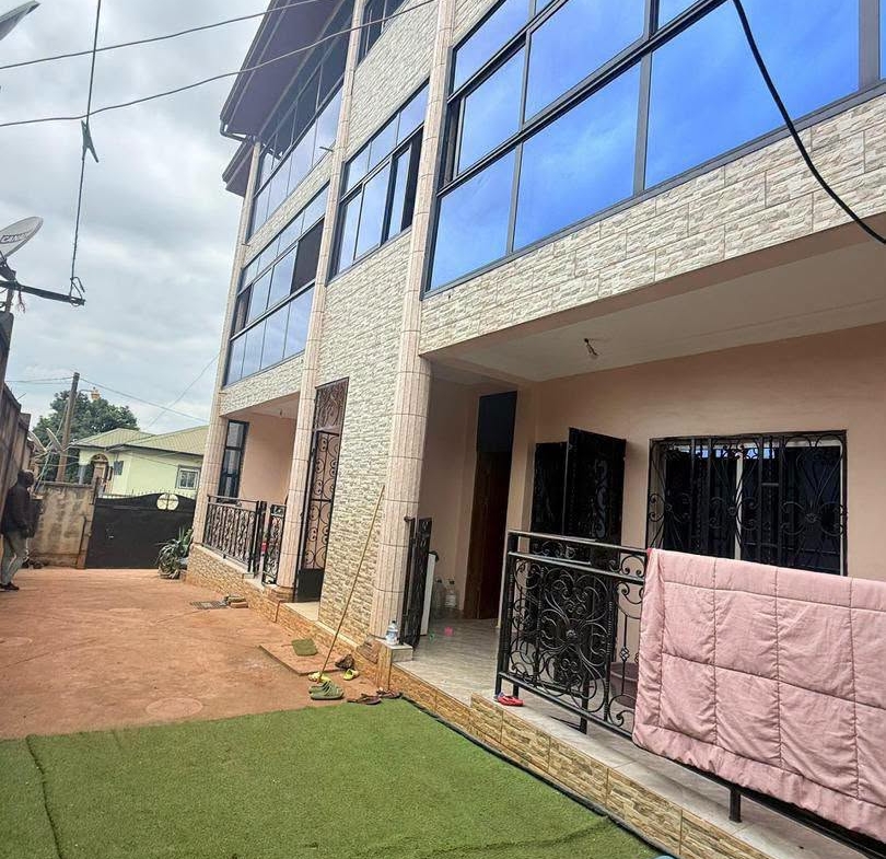 Appartement haut standing 3 chambres à louer à Fougerolles, Yaoundé