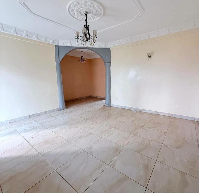 Appartement haut standing 3 chambres à louer à Fougerolles, Yaoundé