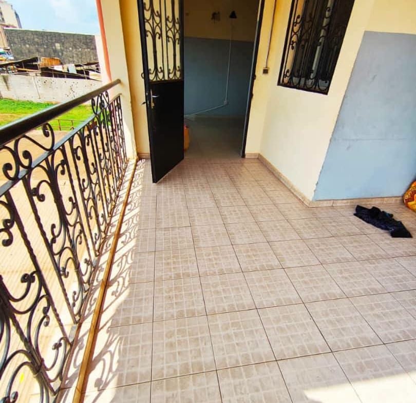 Appartement 2 chambres à louer à Ngoussou descente Éleveur