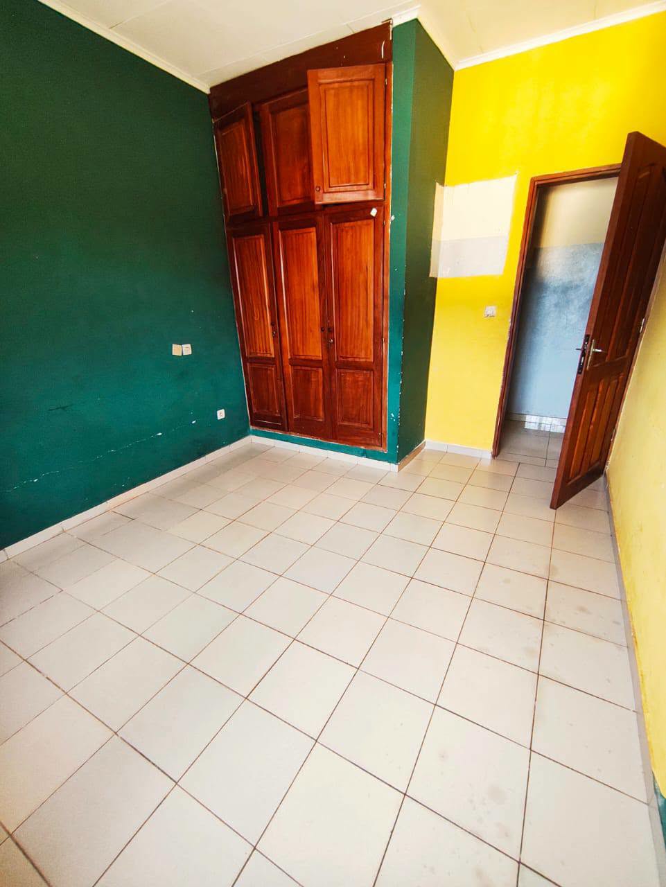 Appartement 2 chambres à louer à Ngoussou descente Éleveur