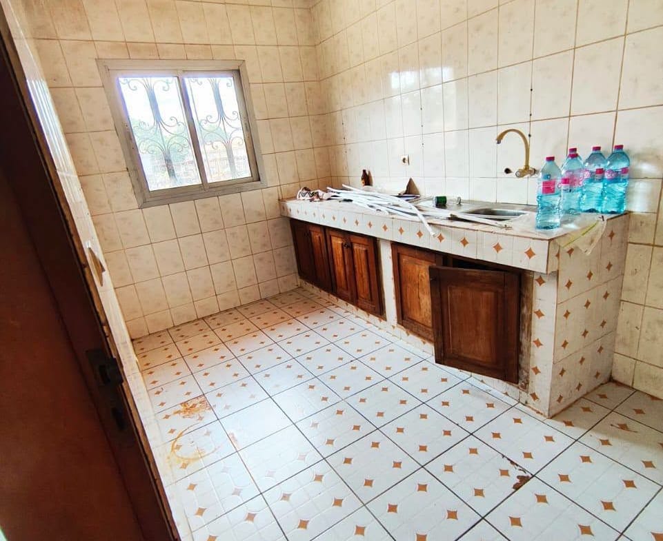 Appartement 2 chambres à louer à Ngoussou descente Éleveur
