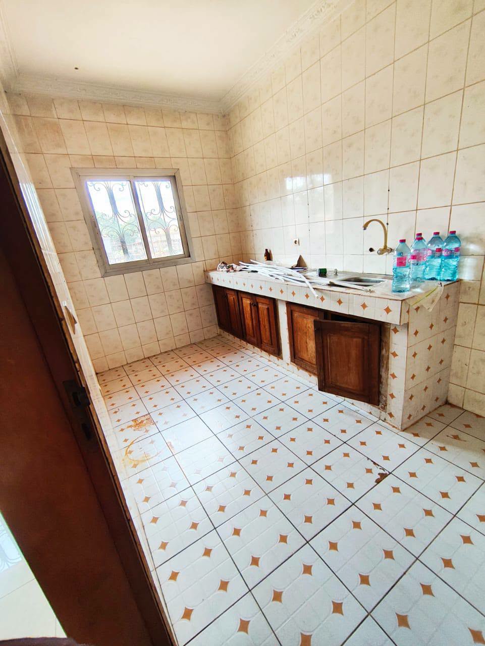 Appartement 2 chambres à louer à Ngoussou descente Éleveur