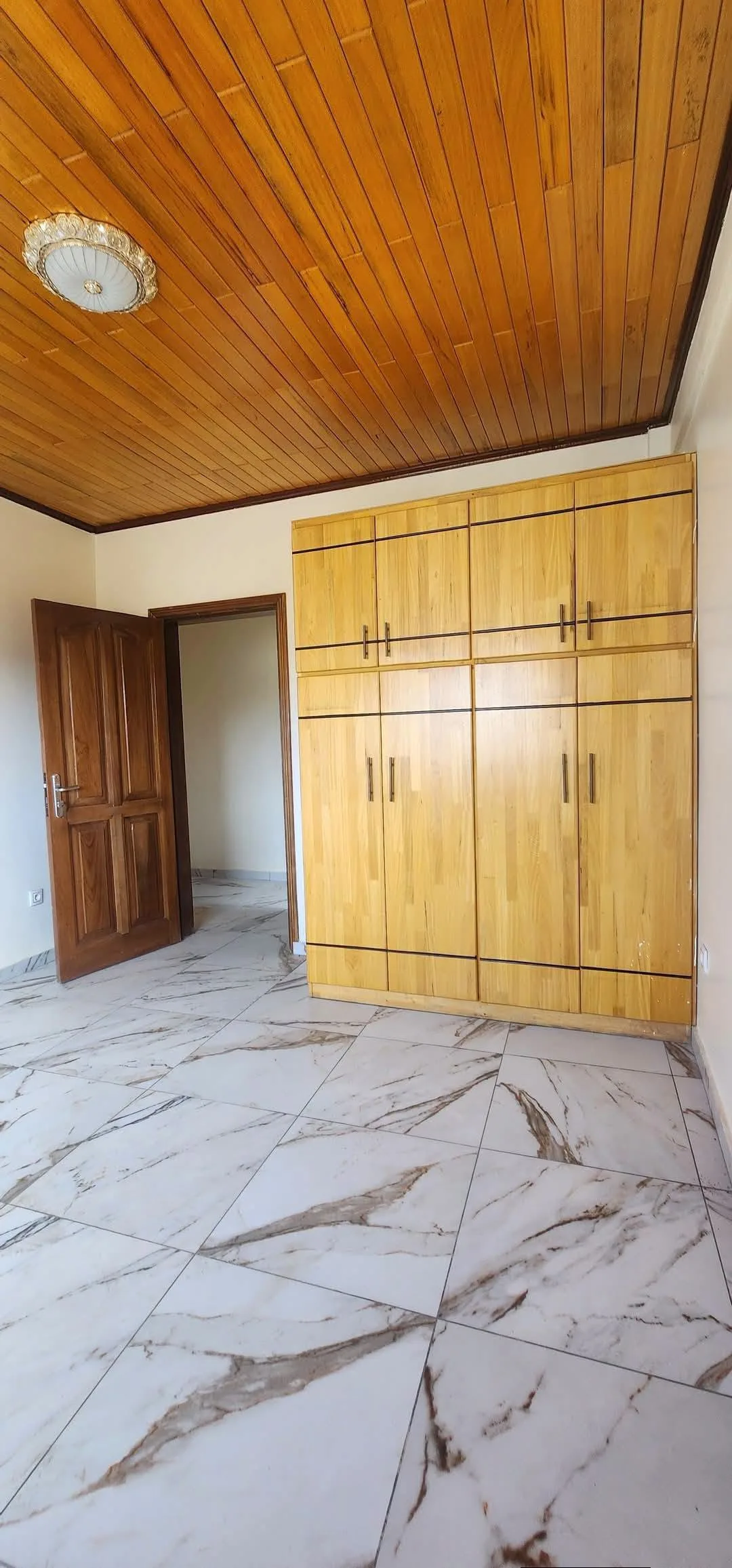 Appartement climatisé et groupe électrogène à louer à Odza