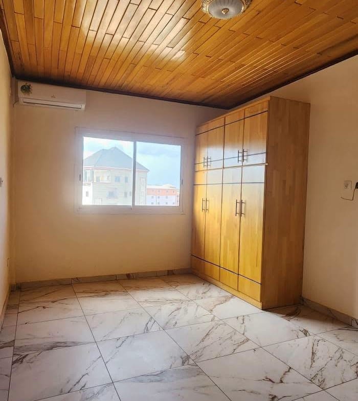 Appartement climatisé et groupe électrogène à louer à Odza