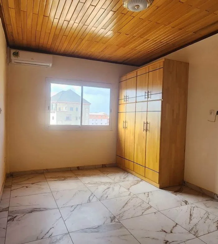 Appartement climatisé et groupe électrogène à louer à Odza