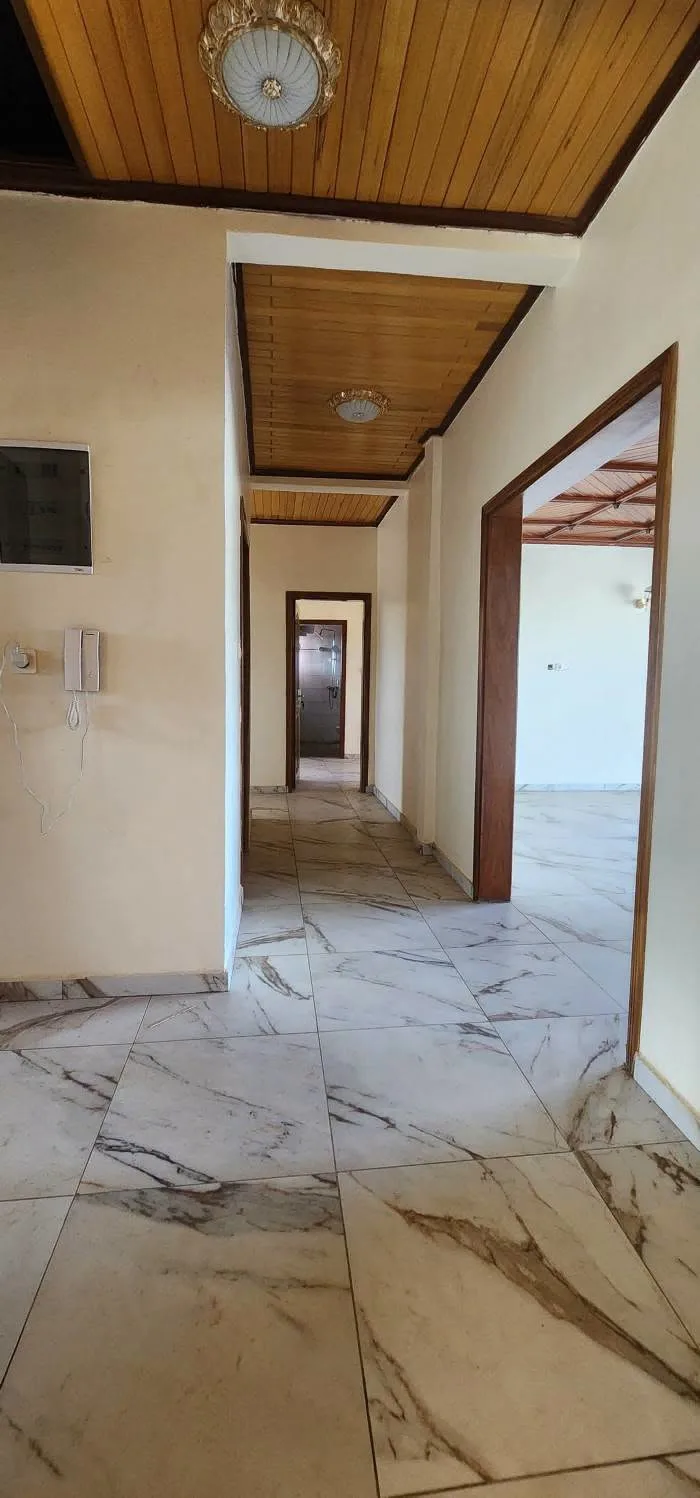 Appartement climatisé et groupe électrogène à louer à Odza