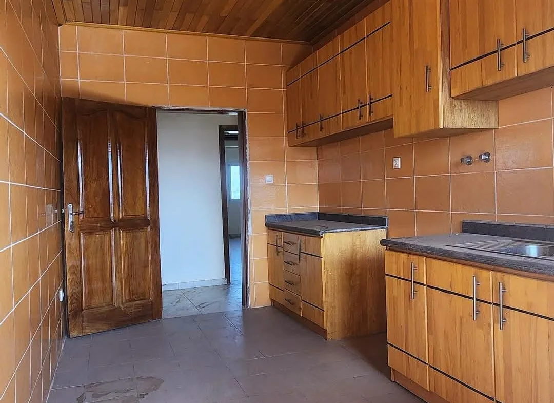 Appartement climatisé et groupe électrogène à louer à Odza