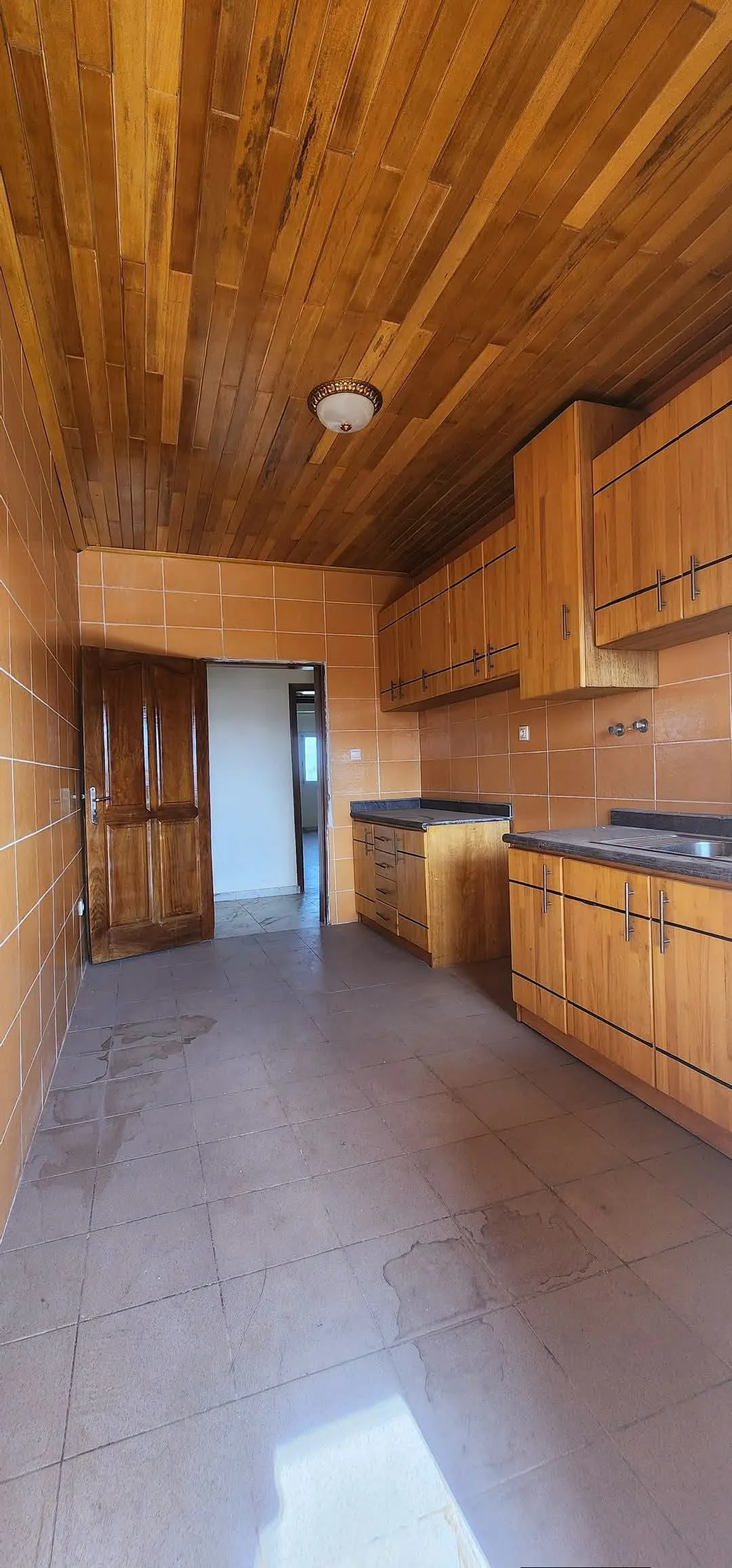 Appartement climatisé et groupe électrogène à louer à Odza