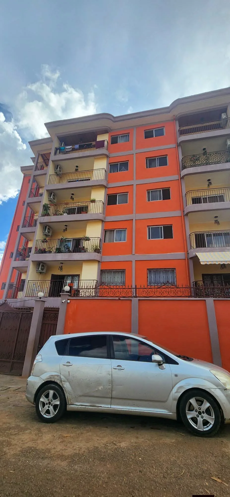 Appartement climatisé et groupe électrogène à louer à Odza