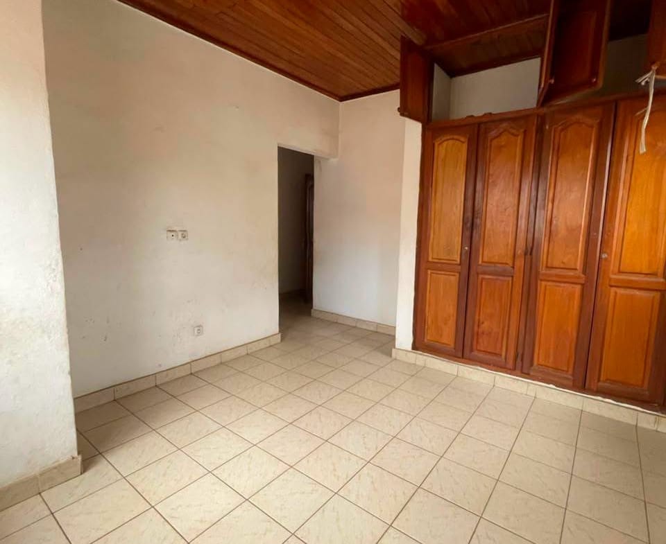 Grand appartement moderne 3 chambres à louer à Yaoundé Omnisport