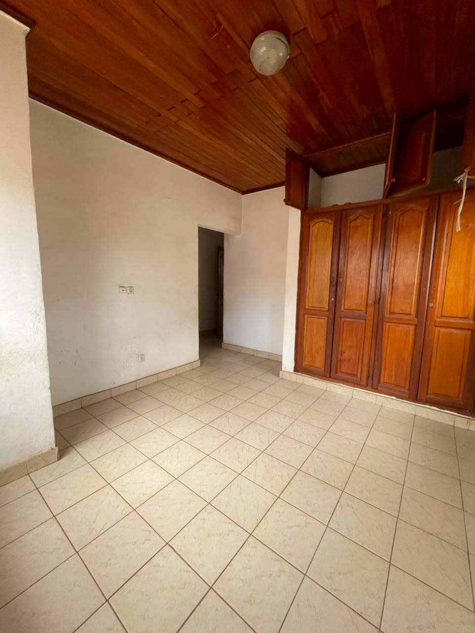 PIL_appart_omnisport_240926_chb1 Grand appartement moderne 3 chambres à louer à Yaoundé Omnisport