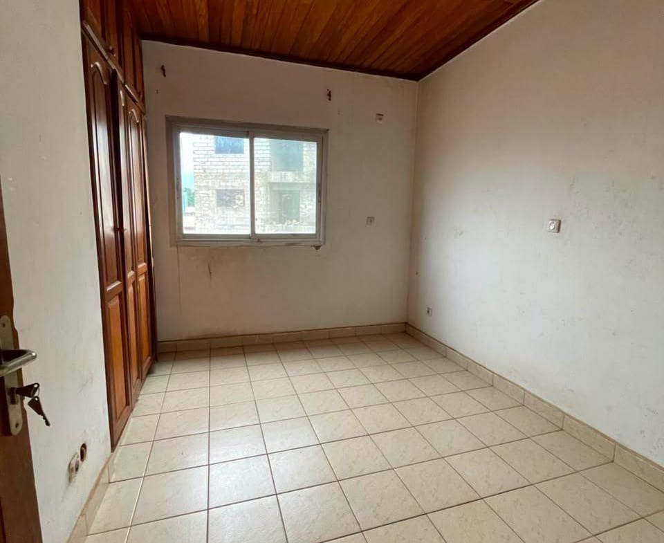 Grand appartement moderne 3 chambres à louer à Yaoundé Omnisport