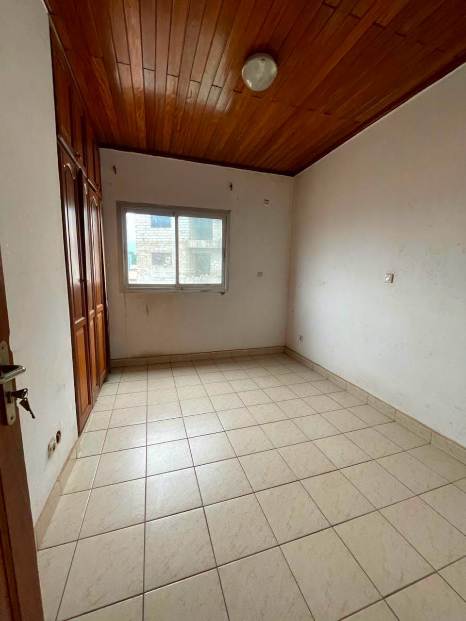 PIL_appart_omnisport_240926_chb2 Grand appartement moderne 3 chambres à louer à Yaoundé Omnisport