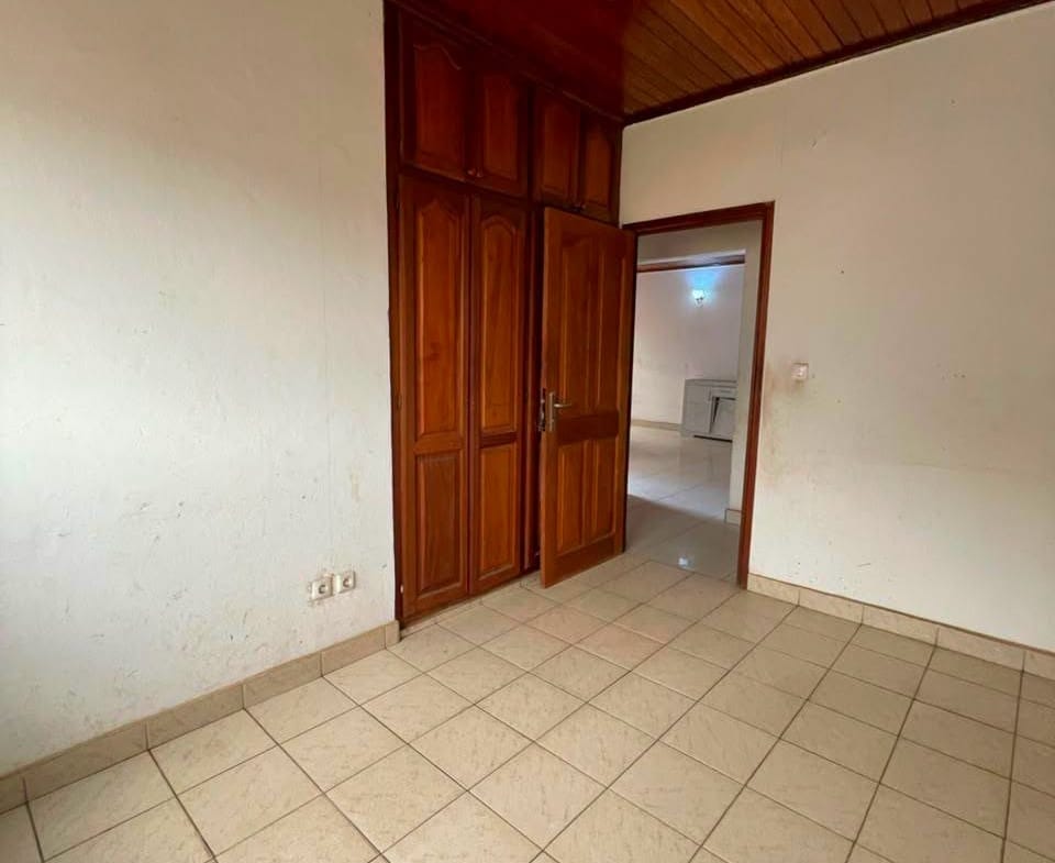 Grand appartement moderne 3 chambres à louer à Yaoundé Omnisport