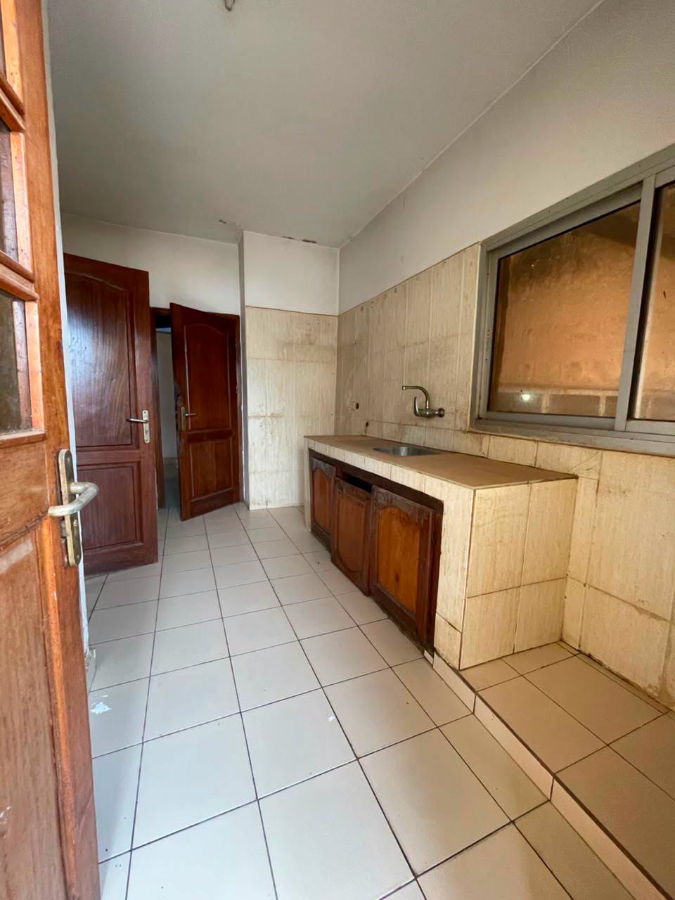 PIL_appart_omnisport_240926_csn1 Grand appartement moderne 3 chambres à louer à Yaoundé Omnisport